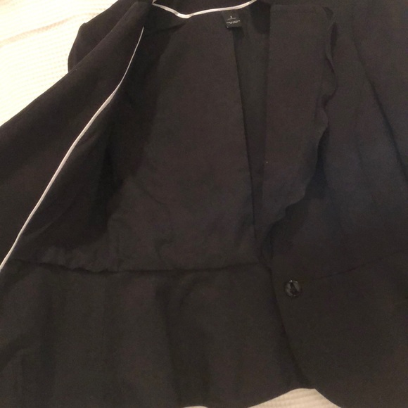 Blazer - Picture 3 of 4